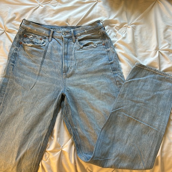 american eagle high rise boyfriend jeans - Picture 2 of 3